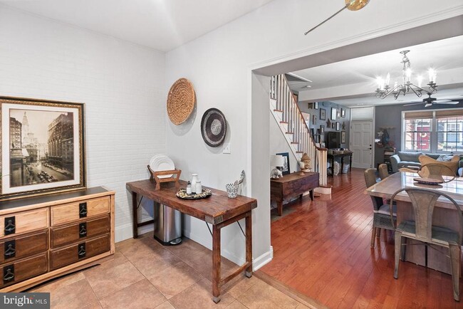 213 Montrose St in Philadelphia, PA - Building Photo - Building Photo