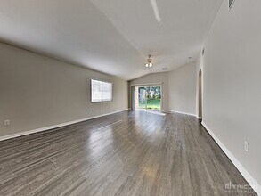 31420 Triborough Dr in Wesley Chapel, FL - Foto de edificio - Building Photo