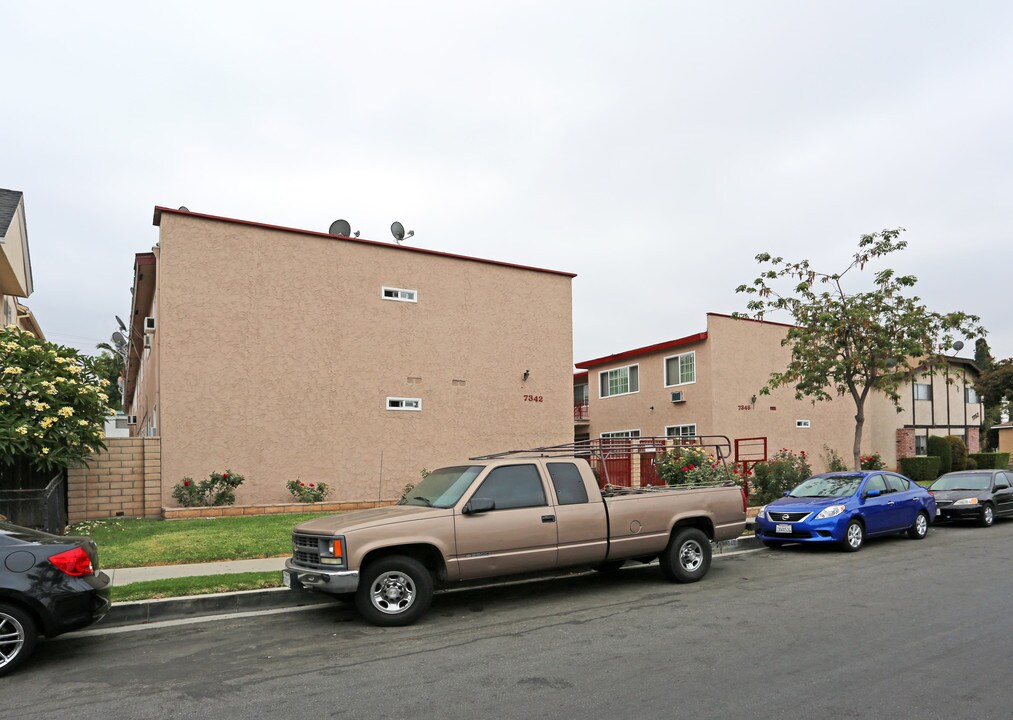 7342-7348 Newlin Ave in Whittier, CA - Foto de edificio