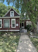 712 S State St in Champaign, IL - Building Photo