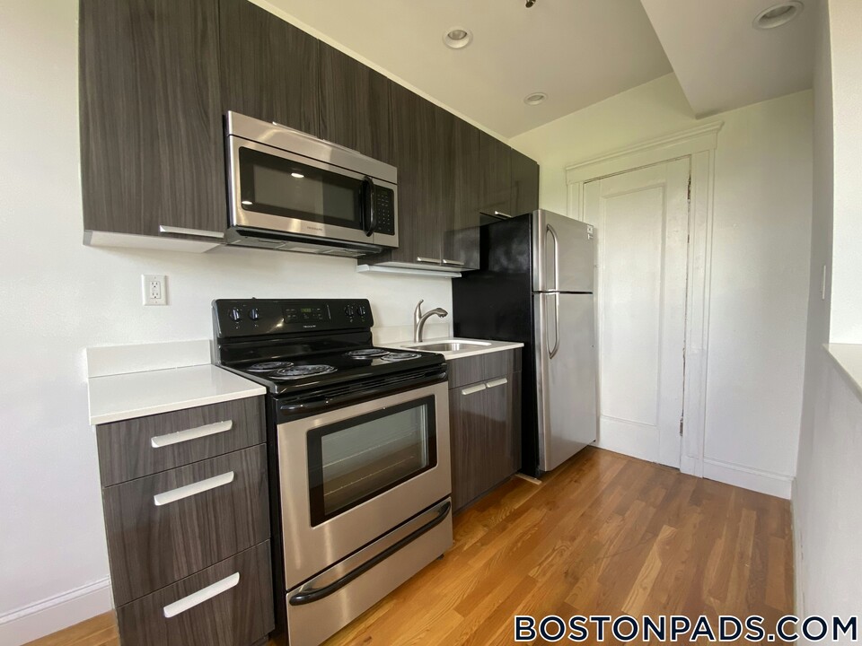 117 Park Dr in Boston, MA - Building Photo
