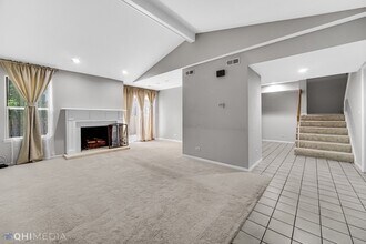 42 Sarahs Grove Ln in Schaumburg, IL - Building Photo - Building Photo