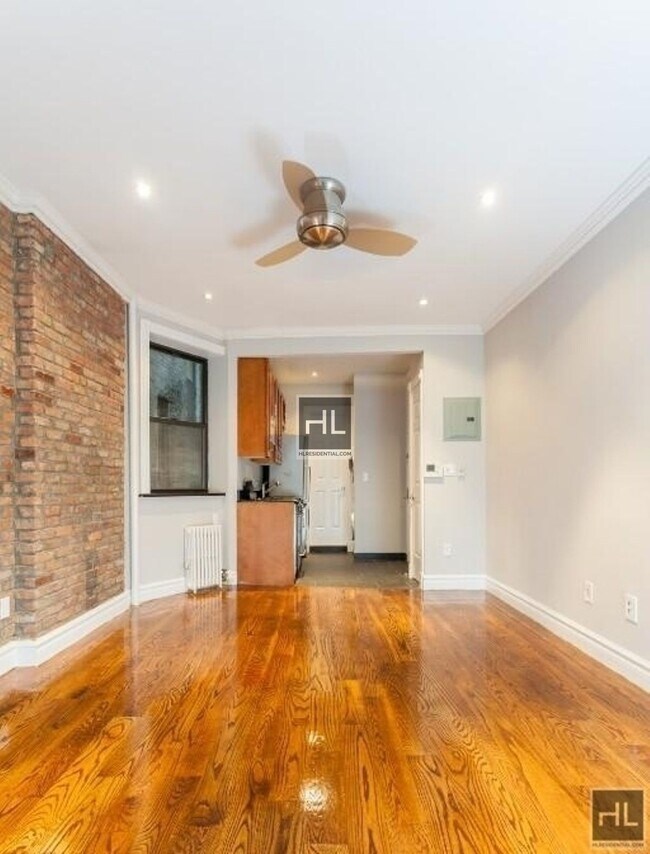 380 E 10th St in New York, NY - Building Photo - Building Photo