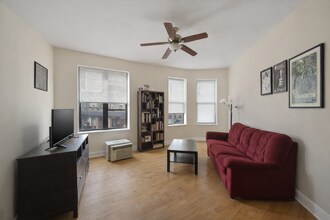 3001 N Central Park Ave in Chicago, IL - Building Photo - Building Photo