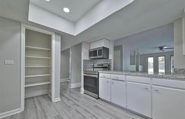 property at 17805 Villa Way Dr