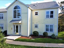 2205 S Huron Pkwy, Unit 1 in Ann Arbor, MI - Building Photo