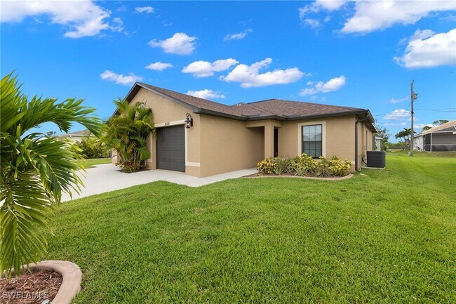 3022 SW 15th Pl in Cape Coral, FL - Building Photo - Building Photo