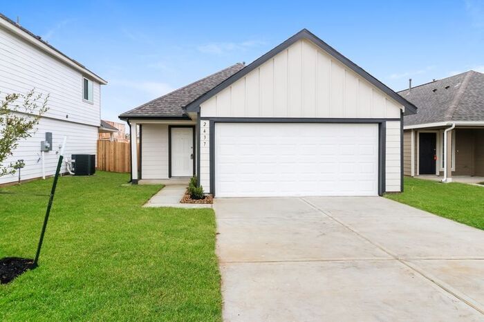 2437 Bull Trout Dr in Conroe, TX - Building Photo