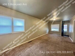 406 S Highland Ave in Sioux Falls, SD - Building Photo - Building Photo