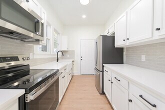 2040 N Market St in Jacksonville, FL - Building Photo - Building Photo