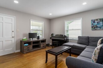 62 E Stanton Ave in Columbus, OH - Building Photo - Building Photo