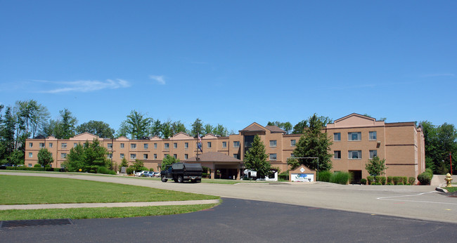 Holiday Niagara Village in Erie, PA - Building Photo - Building Photo