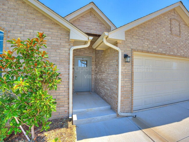 400 Fallview Ct in Edmond, OK - Building Photo - Building Photo