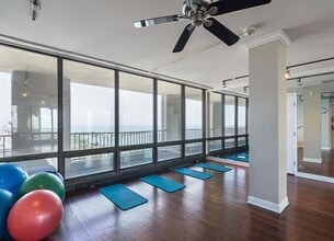 530 W Hawthorne Pl, Unit 3450-2602 in Chicago, IL - Building Photo - Building Photo