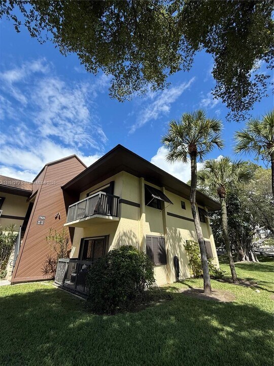 7925 SW 86th St in Miami, FL - Building Photo