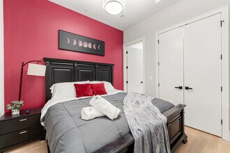 318 W Grand Ave, Unit SI ID1244920P in Chicago, IL - Building Photo - Building Photo