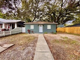 8108 N 11th St in Tampa, FL - Building Photo