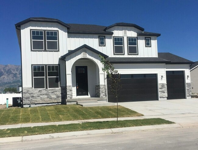property at 31 S Serrata Ln