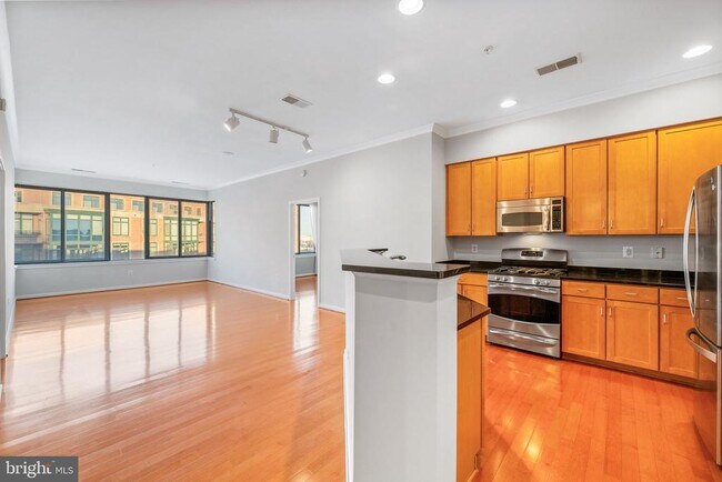 property at 2220 Fairfax Dr