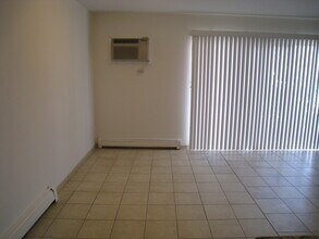 187 Pickwick Dr-Unit -B in Schaumburg, IL - Building Photo - Building Photo