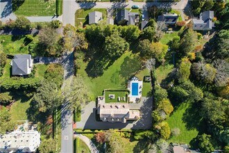 7 Red Cross Ave in Newport, RI - Building Photo - Building Photo