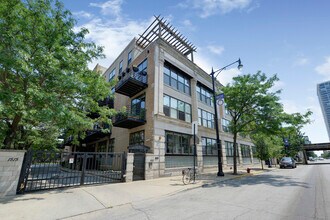 1525 S Michigan Ave, Unit 303 in Chicago, IL - Building Photo - Building Photo