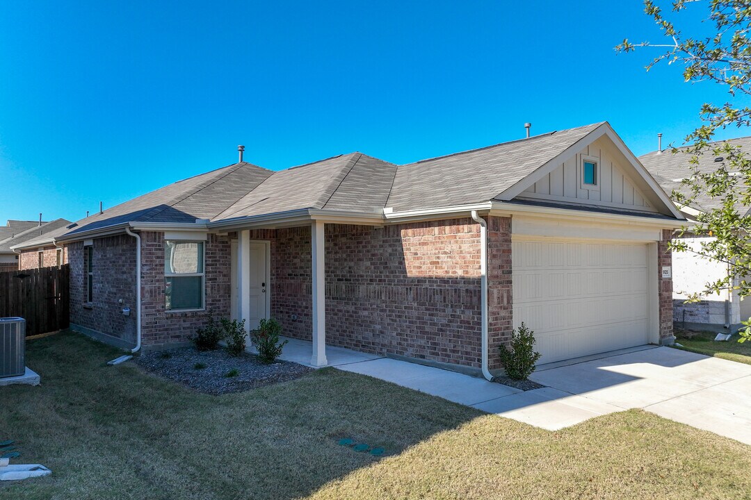 Honey Creek Homes in McKinney, TX - Foto de edificio