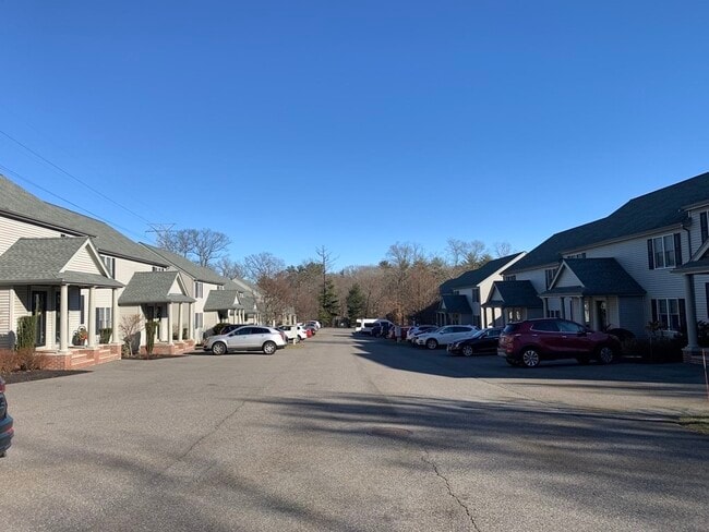 500 Justin Dr in Weymouth, MA - Building Photo - Building Photo