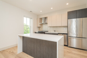 178 Saint Alphonsus St, Unit 2 in Boston, MA - Building Photo - Building Photo