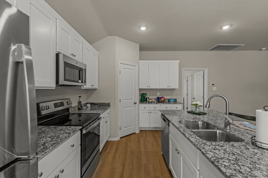 Vander Ranch in Midland, TX - Building Photo