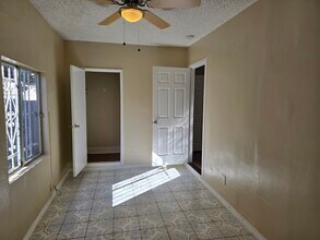 336 W 41st St, Unit 336 in Los Angeles, CA - Foto de edificio - Building Photo