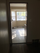 6515 W Center St, Unit 2 in Wauwatosa, WI - Foto de edificio - Building Photo