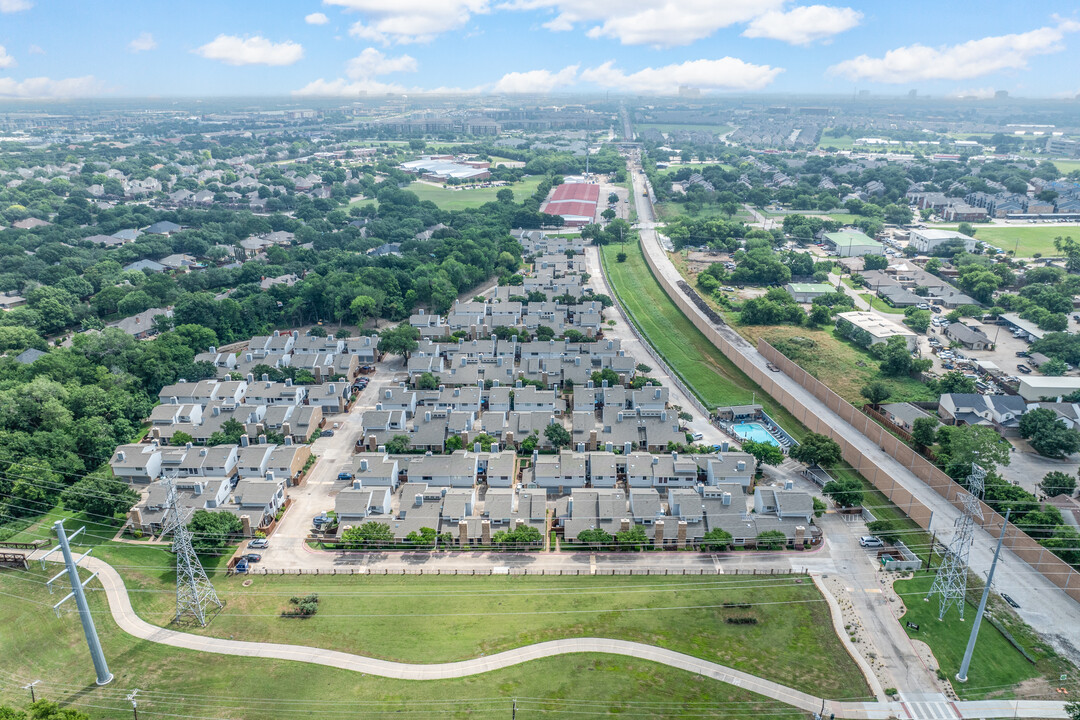 Willow Greene Village in Dallas, TX - Building Photo