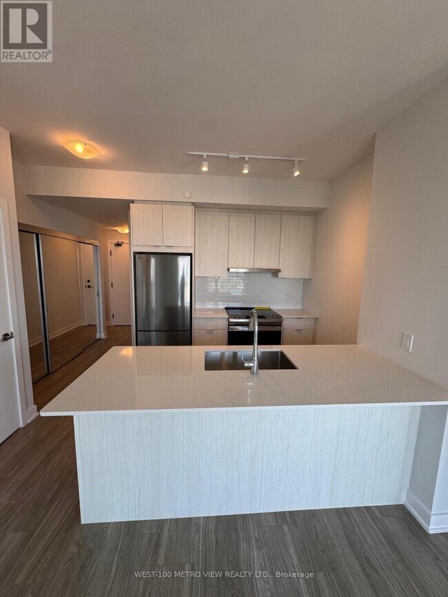430-4430 Square One Dr in Mississauga, ON - Building Photo - Building Photo