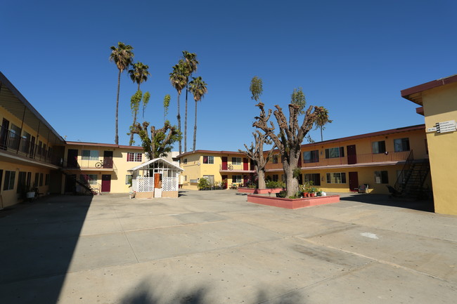 Westminster Apartments in Westminster, CA - Building Photo - Building Photo