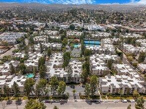 21500 Burbank Blvd in Los Angeles, CA - Building Photo - Building Photo