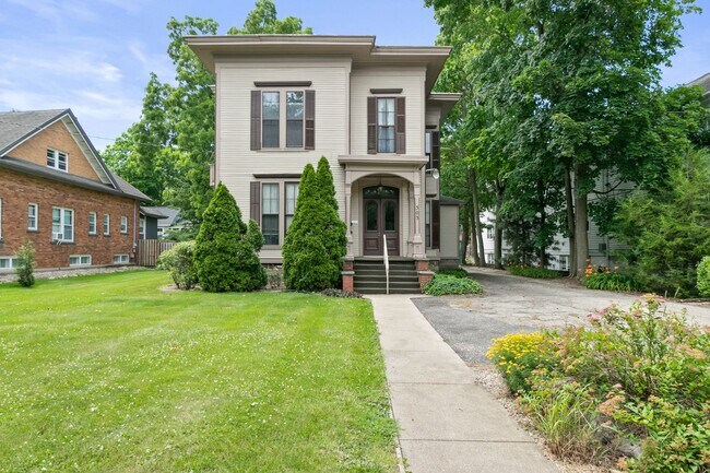 property at 303 Woodward Ave