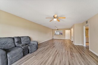 3200 Twin Lakes Terrace in Fort Pierce, FL - Building Photo - Building Photo
