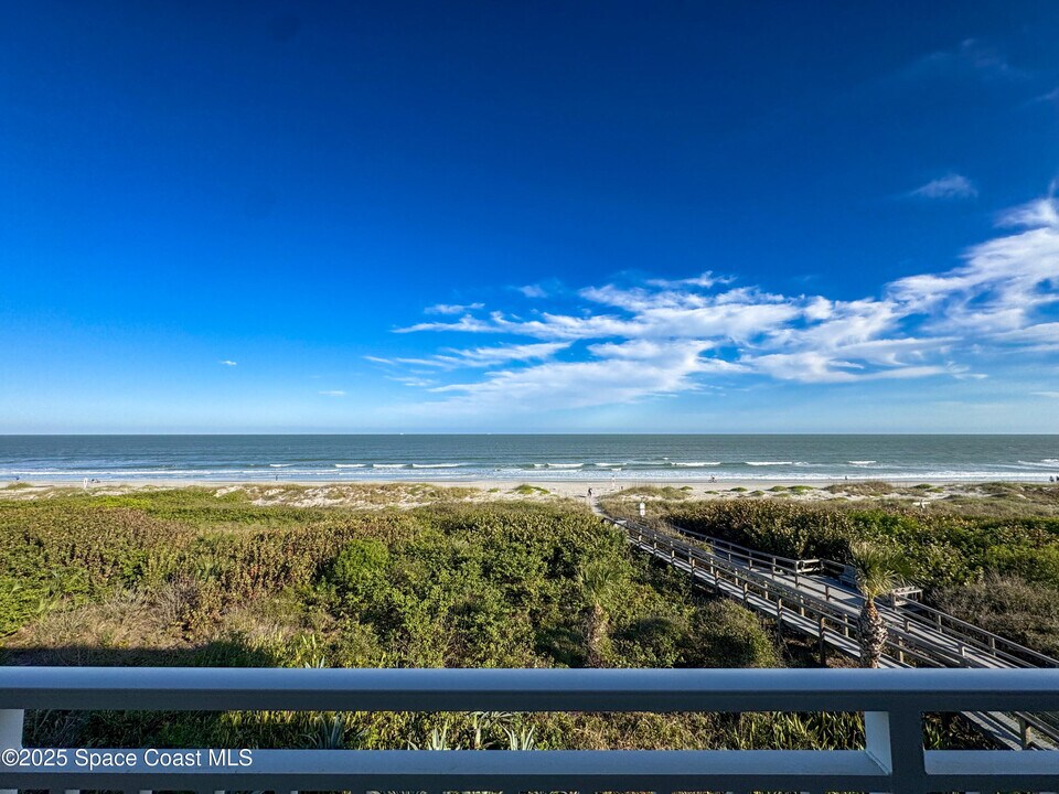 425 Buchanan Ave in Cape Canaveral, FL - Foto de edificio