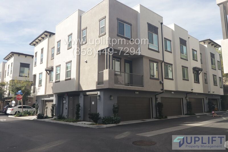 2428 Verano Wy. in Vista, CA - Building Photo