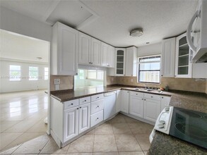 2501 SW 58th Manor in Fort Lauderdale, FL - Building Photo - Building Photo