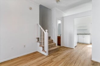 1310 Hampshire Dr in Frederick, MD - Building Photo - Building Photo