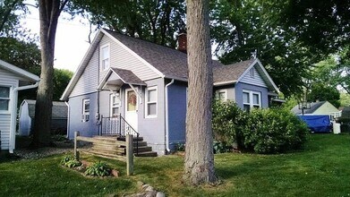 8416 E Wade Ln in North Webster, IN - Foto de edificio - Building Photo