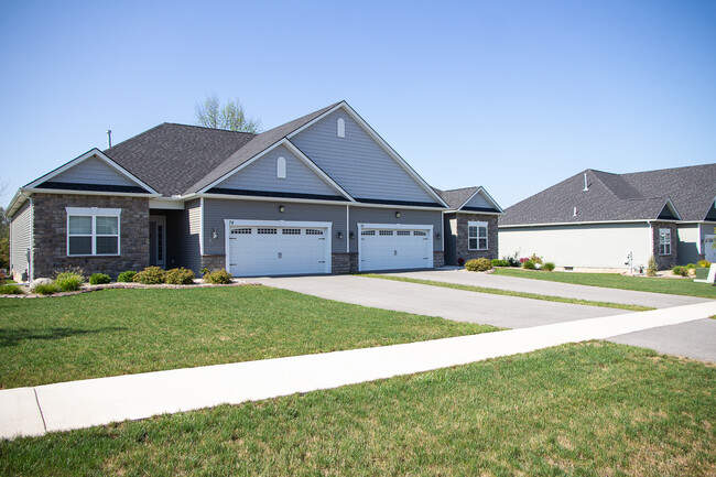 Barberry Cove in Henrietta, NY - Foto de edificio - Building Photo