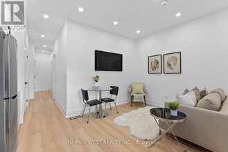 652 St Clarens Ave in Toronto, ON - Building Photo - Building Photo