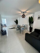 2903 N Miami Beach Blvd in North Miami Beach, FL - Building Photo - Building Photo