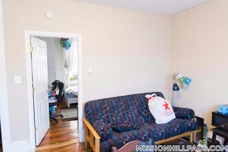 881 Huntington Ave, Unit 10 in Boston, MA - Foto de edificio - Building Photo