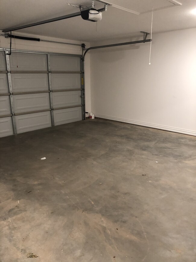 400 E China St, Unit A in Holliday, TX - Building Photo - Building Photo