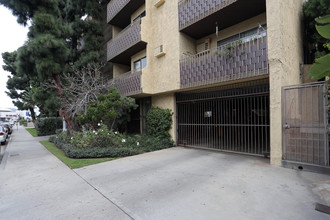 Cochran House in Los Angeles, CA - Building Photo - Building Photo