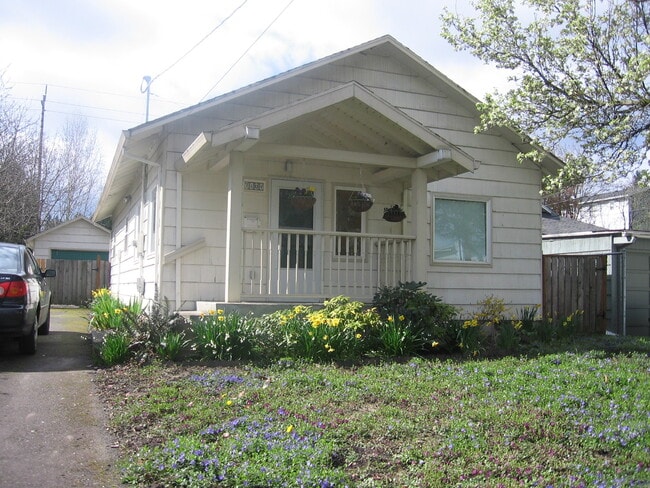7104 North Mears Street in Portland, OR - Foto de edificio - Building Photo
